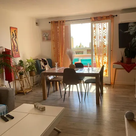 Entre Nice et Cannes, proche mer,gare de Biot et Garage Antibes
